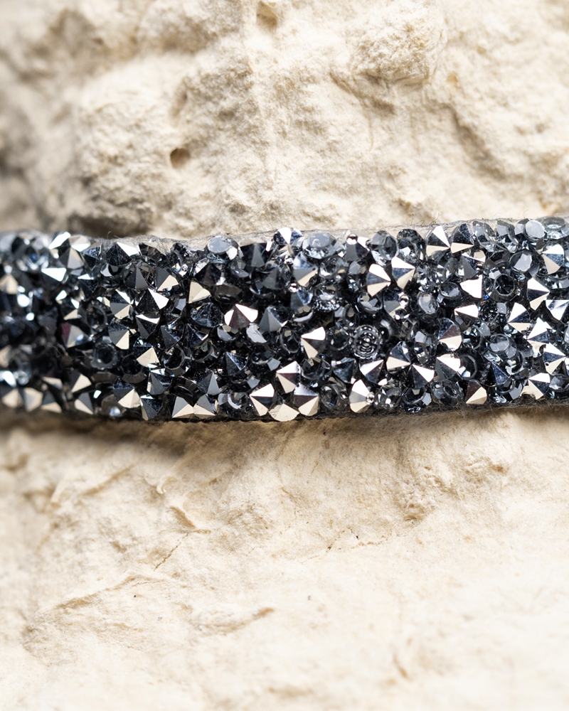 Sparkle Daylight is a shiny Choker perfect for a special occasion
